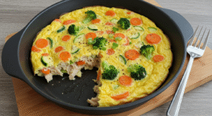 5 🍽️ Omelete de Forno Fit com Frango e Legumes – Receita Low Carb, Rica em Proteína e Prática Para o Dia a Dia